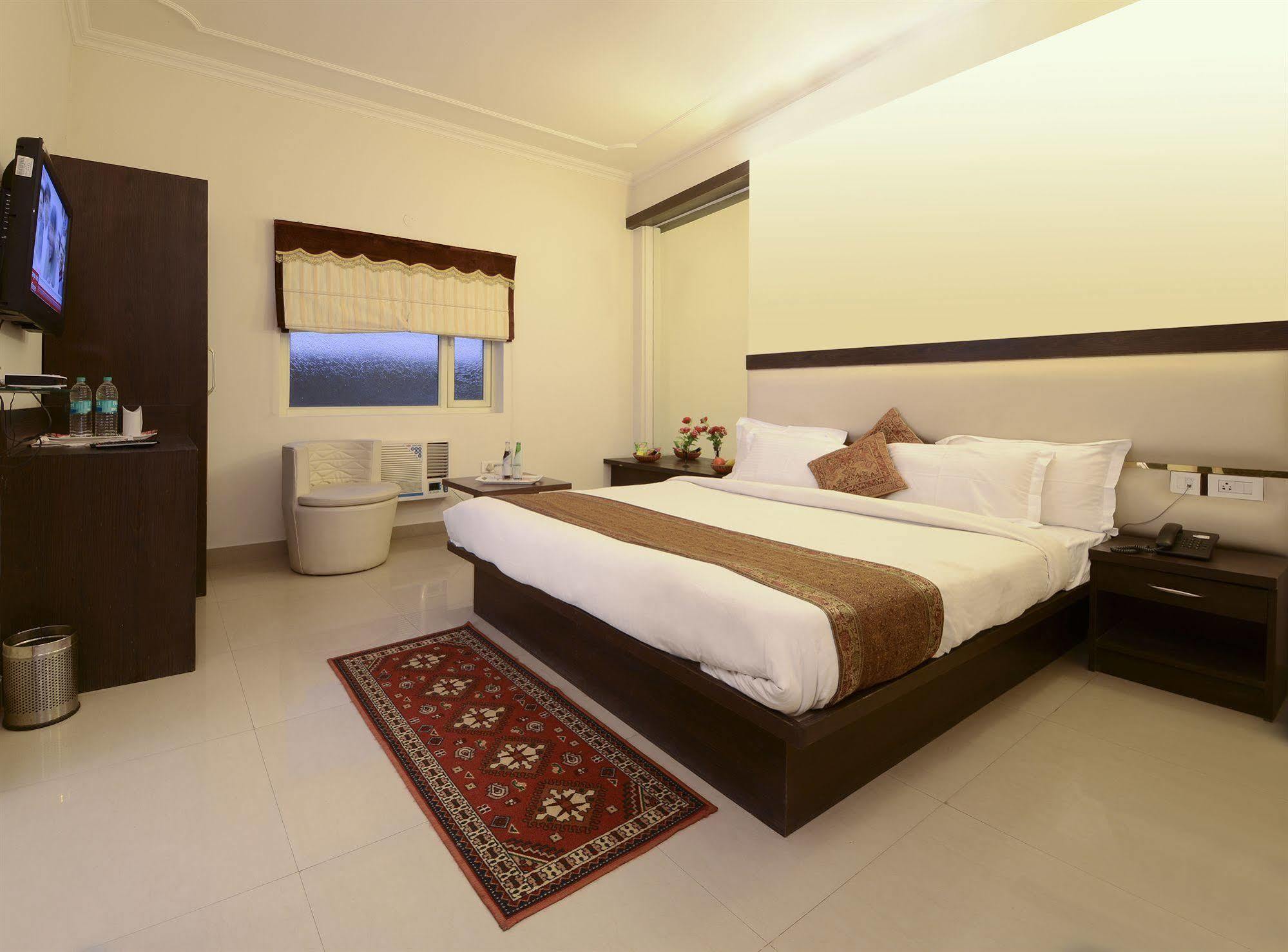 Fabhotel Plus Maniram Palace Agra  Exterior photo